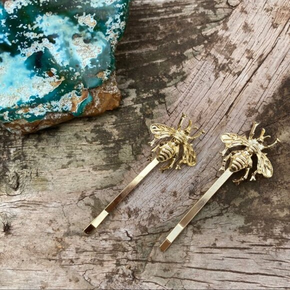 SET of 2 BEE PINS Free People Gold Beehive Bumble Bee Hair Barrettes Insect Pins - Picture 7 of 8